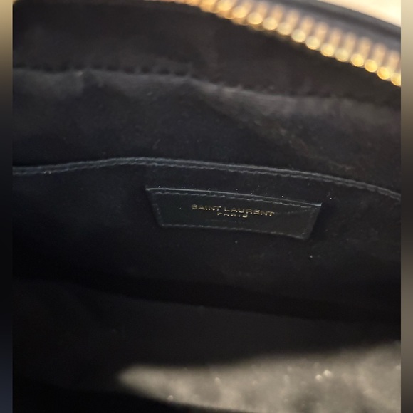 Yves Saint Laurent
Lou Medium YSL Camera Bag with Pocket in Quilted Leather - Picture 5 of 8